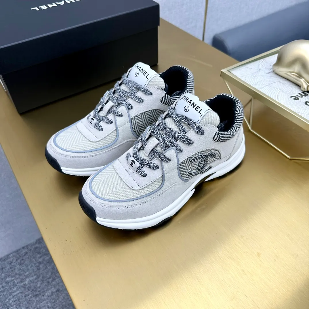 👟👟Ex-factory price 480👟👟 Women's Shoes Women's Clothing Chanel Chanel - 2023 Counter Top Casual Sports Shoes This classic design; the upper is electro-embroidered with a variety of techniques; the outsole is fashionable and sporty; it is unusual to incorporate a variety of color matching elements... The diversified mix and match is very beautiful and versatile, and can be used for leisure, fashion, sports and outdoor... ꫛꫀꪝ Go➫ Material: ❶The upper is made of: original imported mercerized velvet + double-layer breathable mesh ❷The inner lining is made of: the original imported breathable mesh ❸The outsole is based on: original T👟👟factory price U combination outsole. Counter boutique packaging complete set for women 35–41 and men 38-46